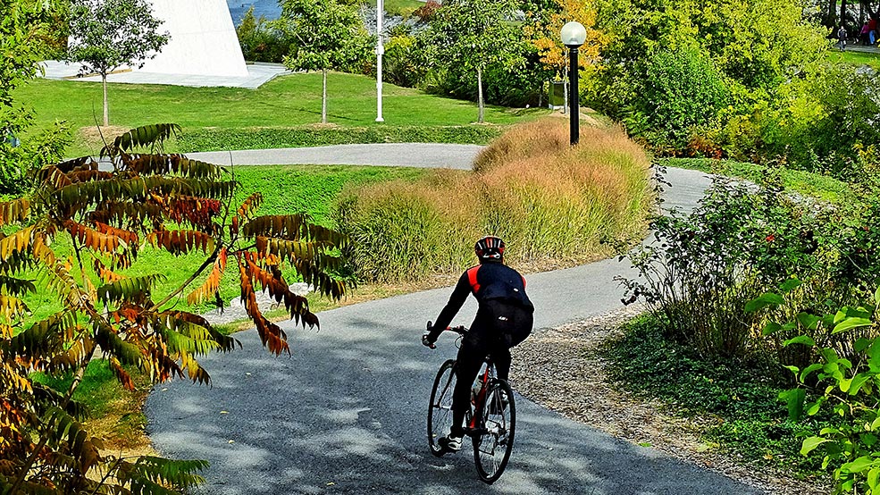 Biking along Ottawa River Pathway West