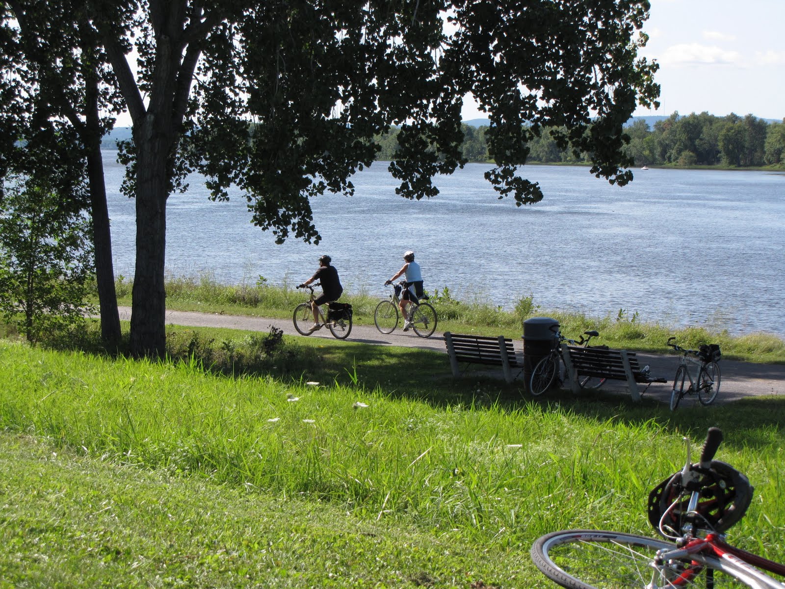 Biking along Ottawa River Pathway West