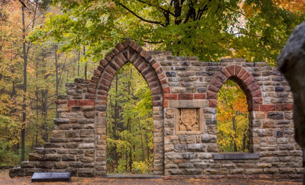 View fall foliage at Mackenzie King Estate