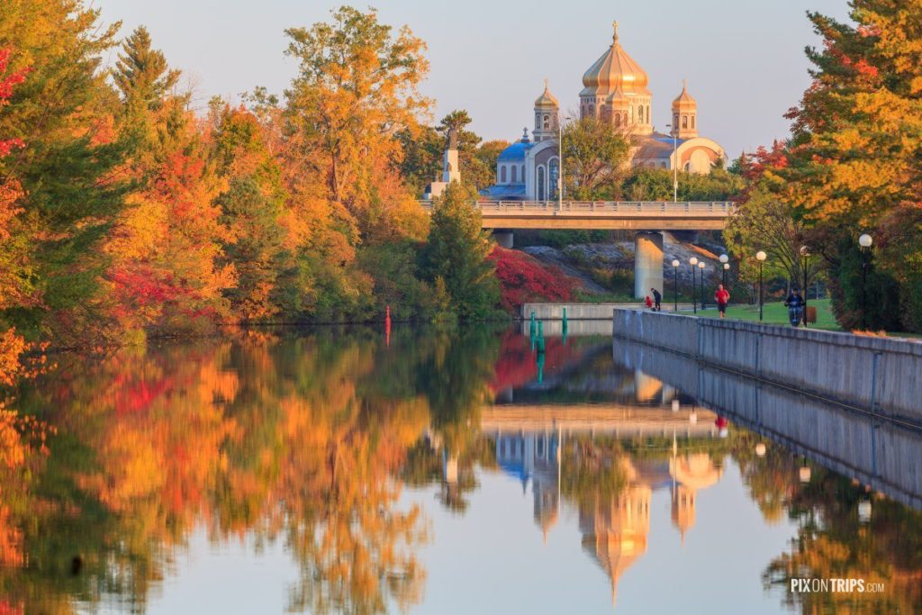 View fall foliage at the Rideau Canal