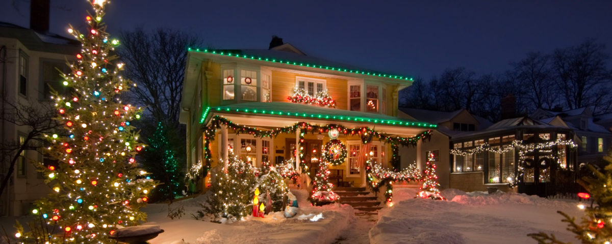 5 Easy Ways to Decorate the Front of Your Home for Christmas